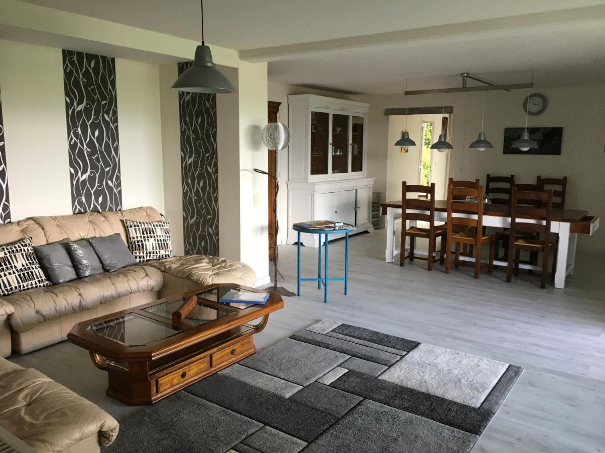 Les Gites De La Maison Bleue D'Estialescq Esterno foto