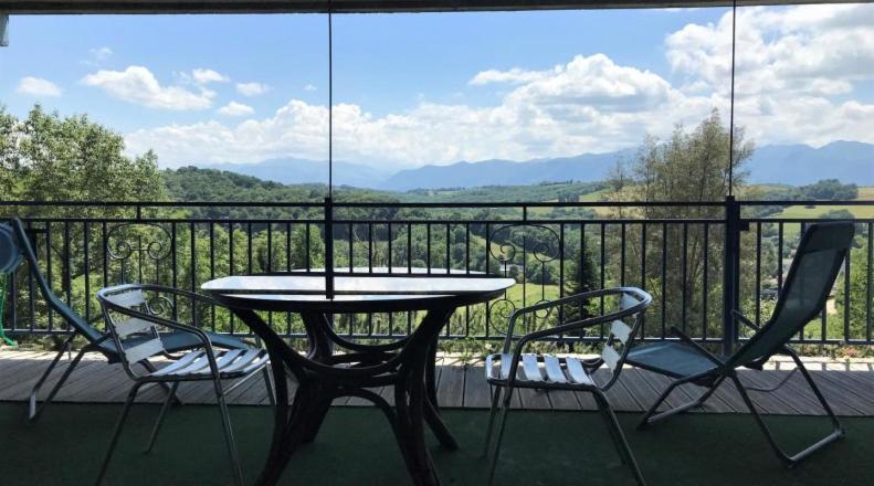 Les Gites De La Maison Bleue D'Estialescq Esterno foto
