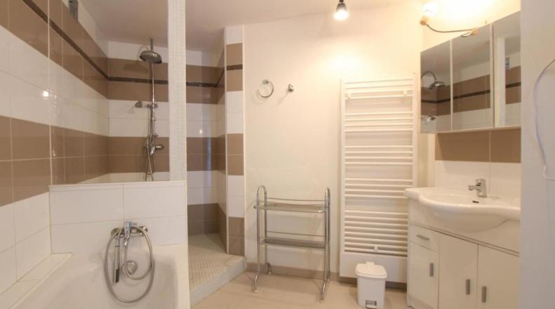 Les Gites De La Maison Bleue D'Estialescq Esterno foto
