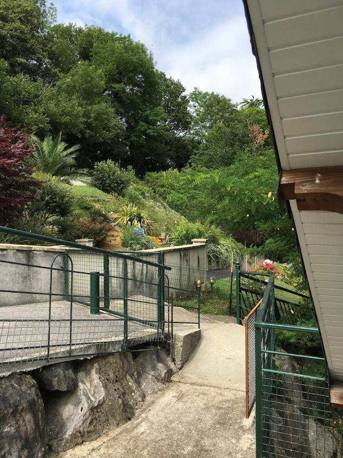 Les Gites De La Maison Bleue D'Estialescq Esterno foto