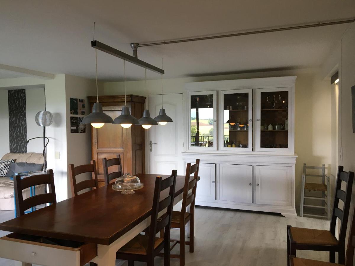 Les Gites De La Maison Bleue D'Estialescq Esterno foto