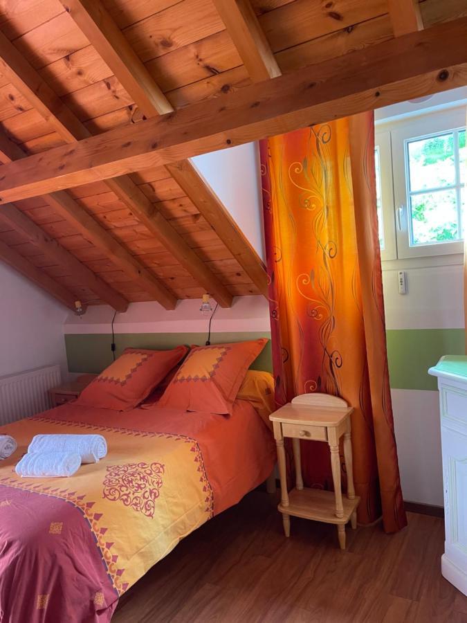 Les Gites De La Maison Bleue D'Estialescq Esterno foto