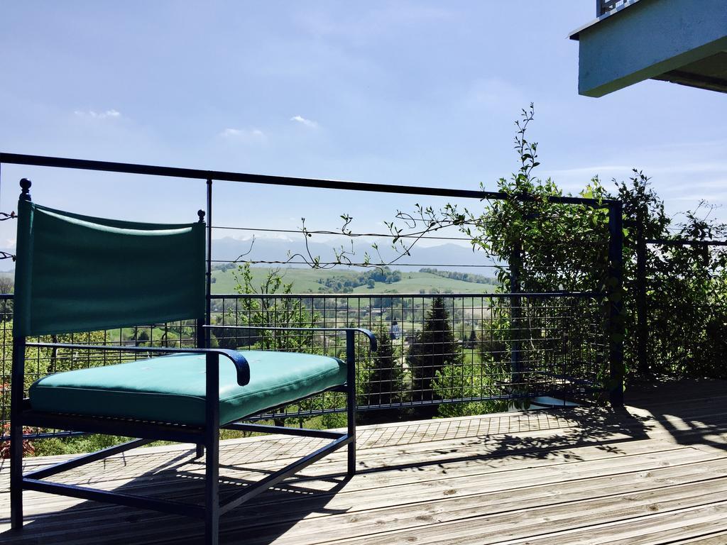 Les Gites De La Maison Bleue D'Estialescq Esterno foto