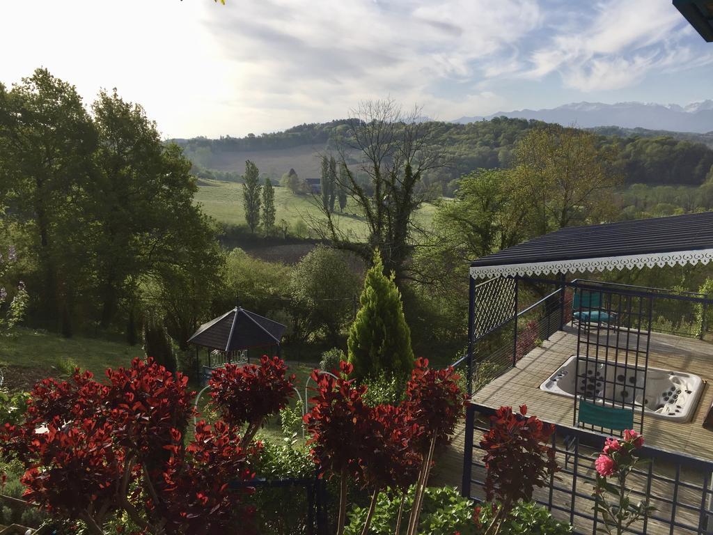 Les Gites De La Maison Bleue D'Estialescq Esterno foto